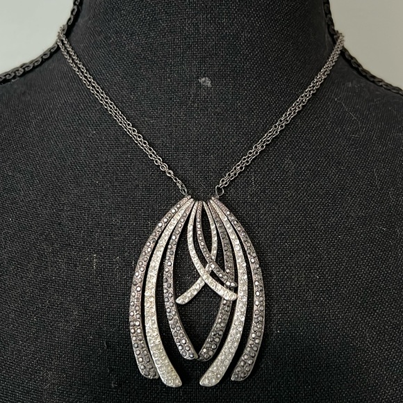 Jewelry - ⭐️ Silver and Charcoal Glitzy Necklace ⭐️